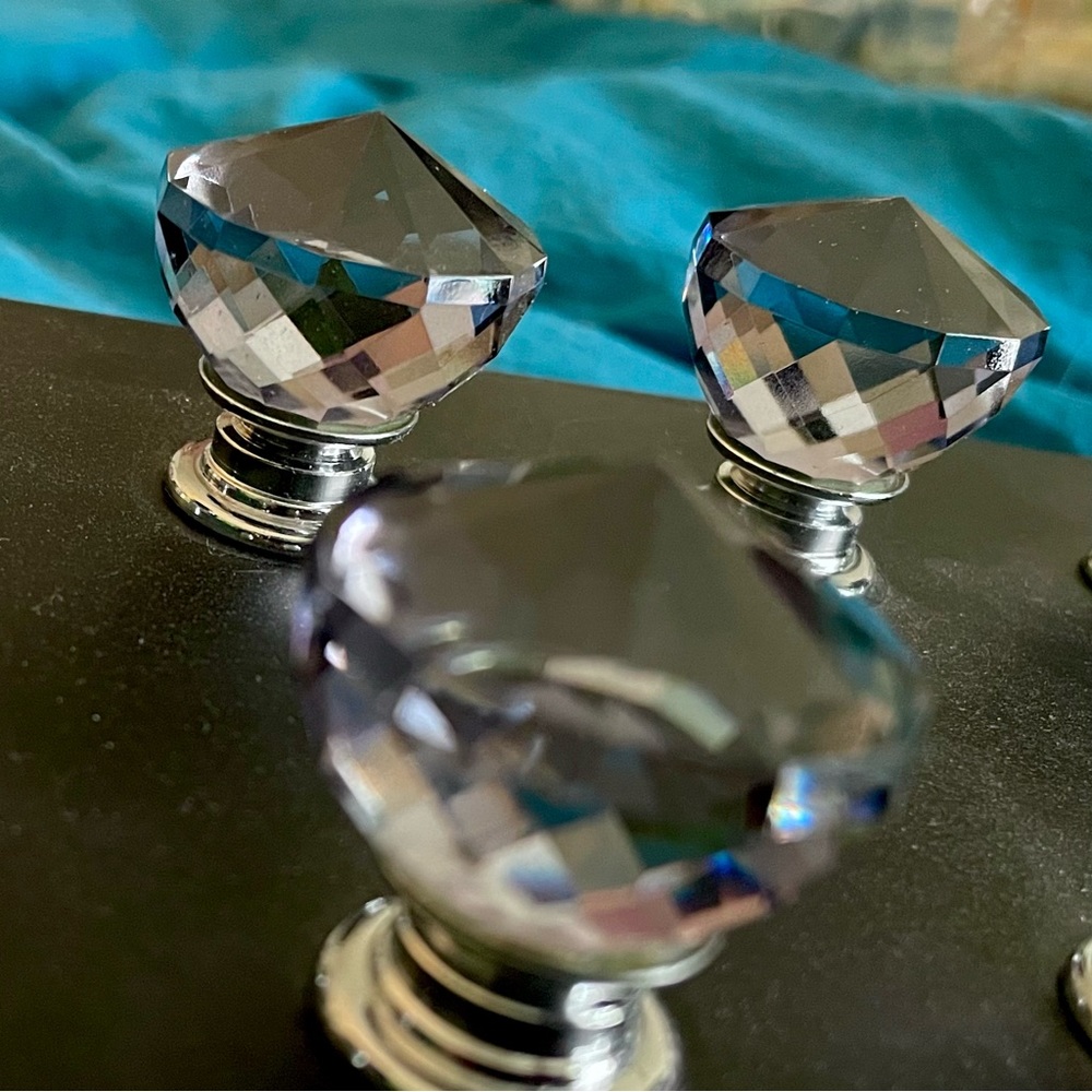 3 FOR $20: Set of 8 pale blue „diamond“ drawer pulls